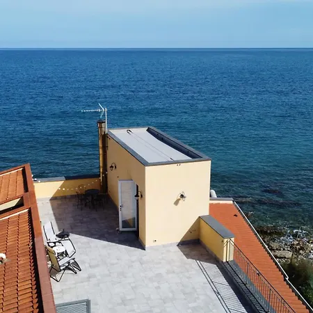 Villa Sul Mare 3 Bedroom E Terrace - Porta Azzurro *