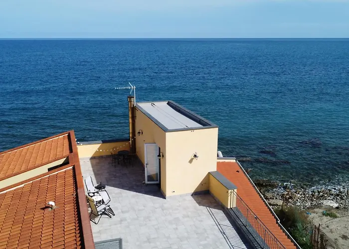 Willa Seaside 3 Bedroom With 2 Terrace And Private Parking - Porta Azzurro *